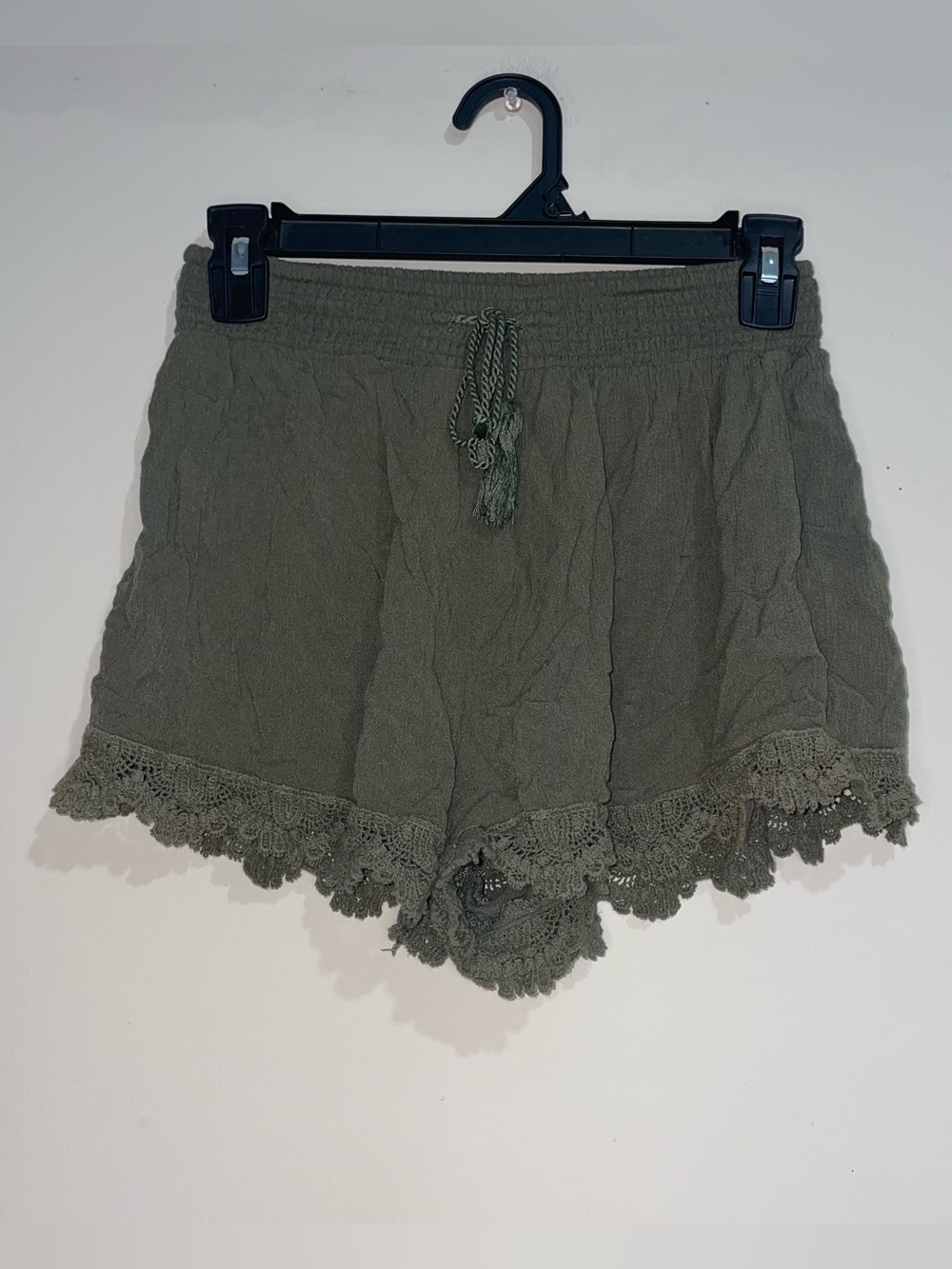 Mudd Deep Green Tie Front Elastic Waist Lace Lined M Shorts Boho Festival